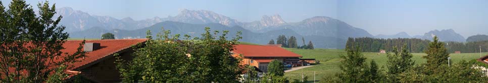 Blick vom Balkon auf die Allgäuer Berge